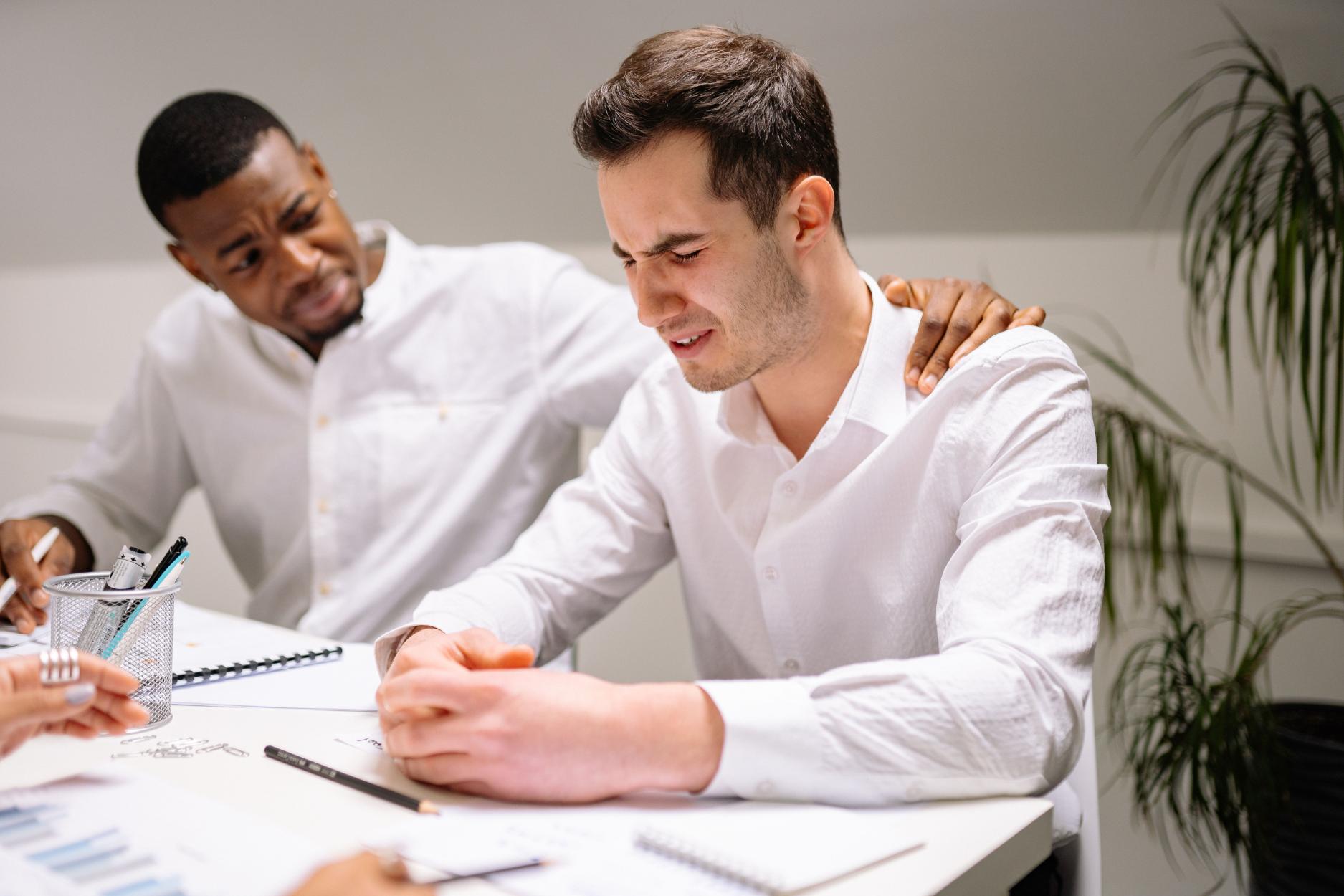 How to Support a Colleague Who Might Be Struggling: Recognising the Signs 1 Support A Colleague Who Is Struggling